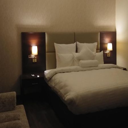 S Chalet Мултан Екстериор снимка