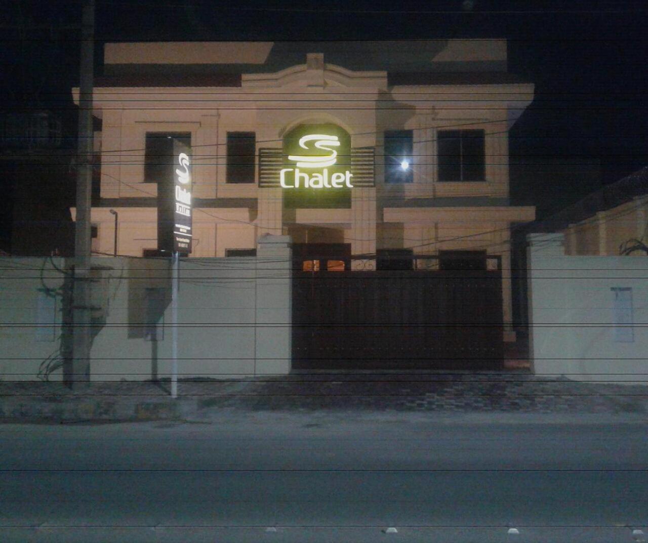 S Chalet Мултан Екстериор снимка