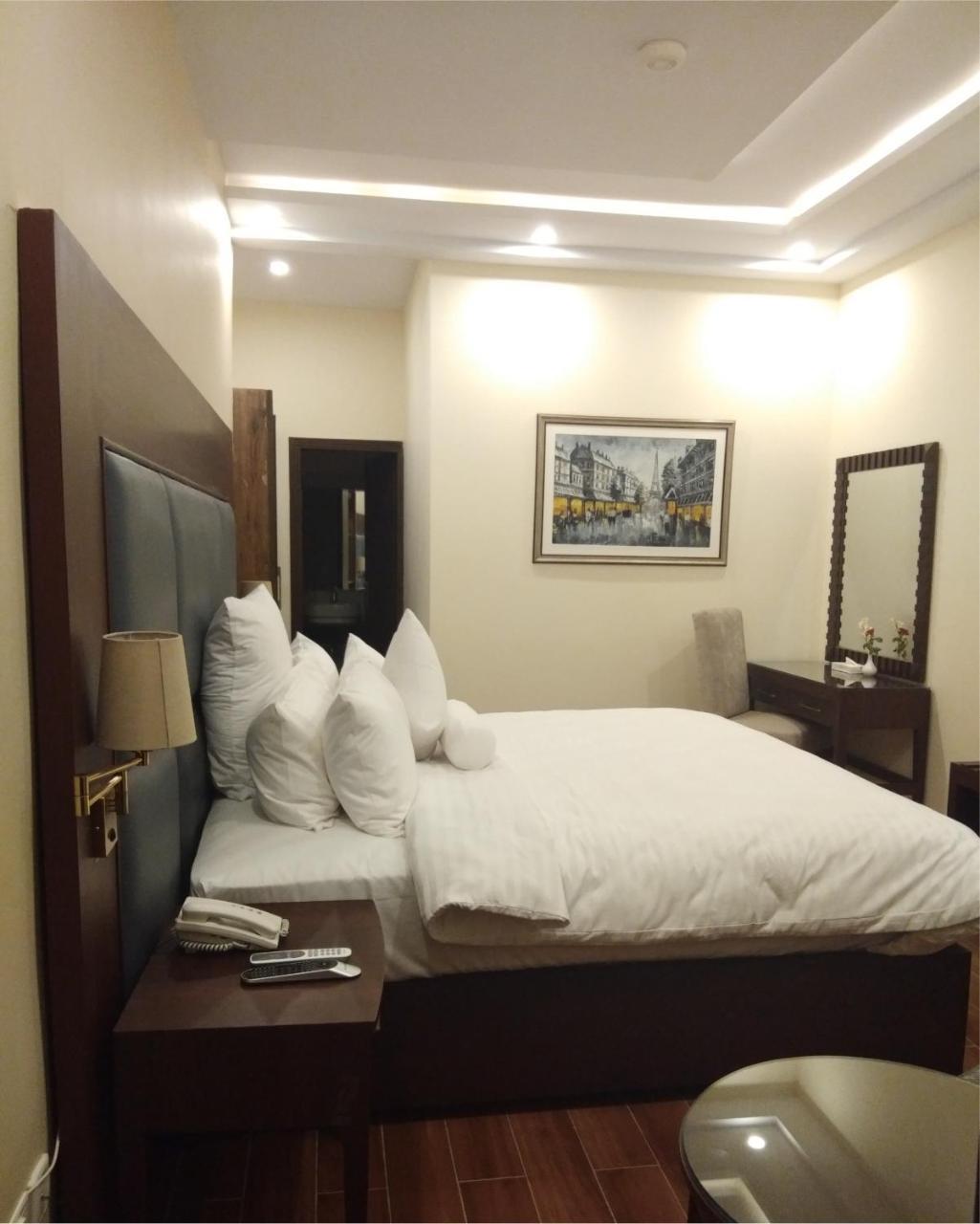 S Chalet Мултан Екстериор снимка