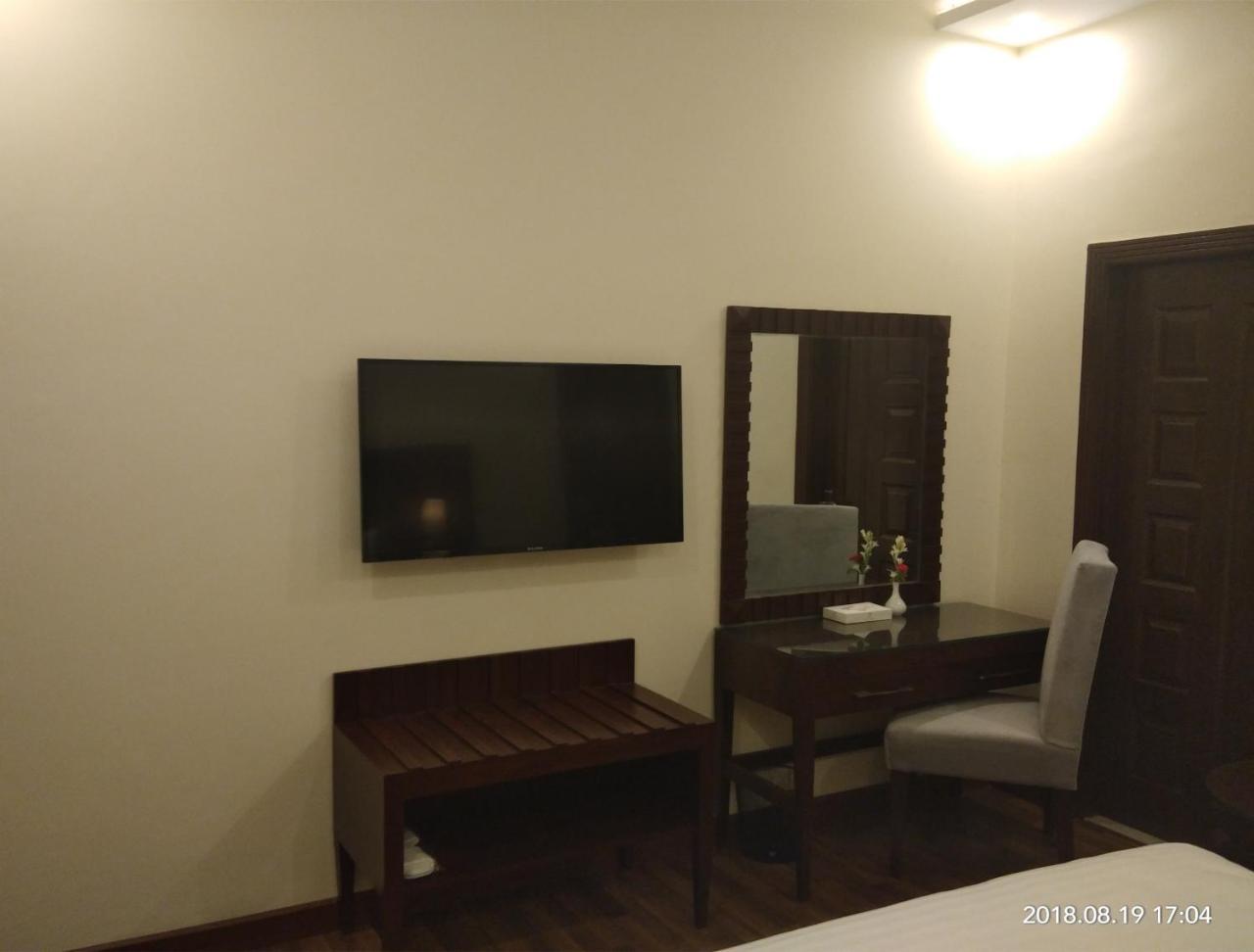S Chalet Мултан Екстериор снимка