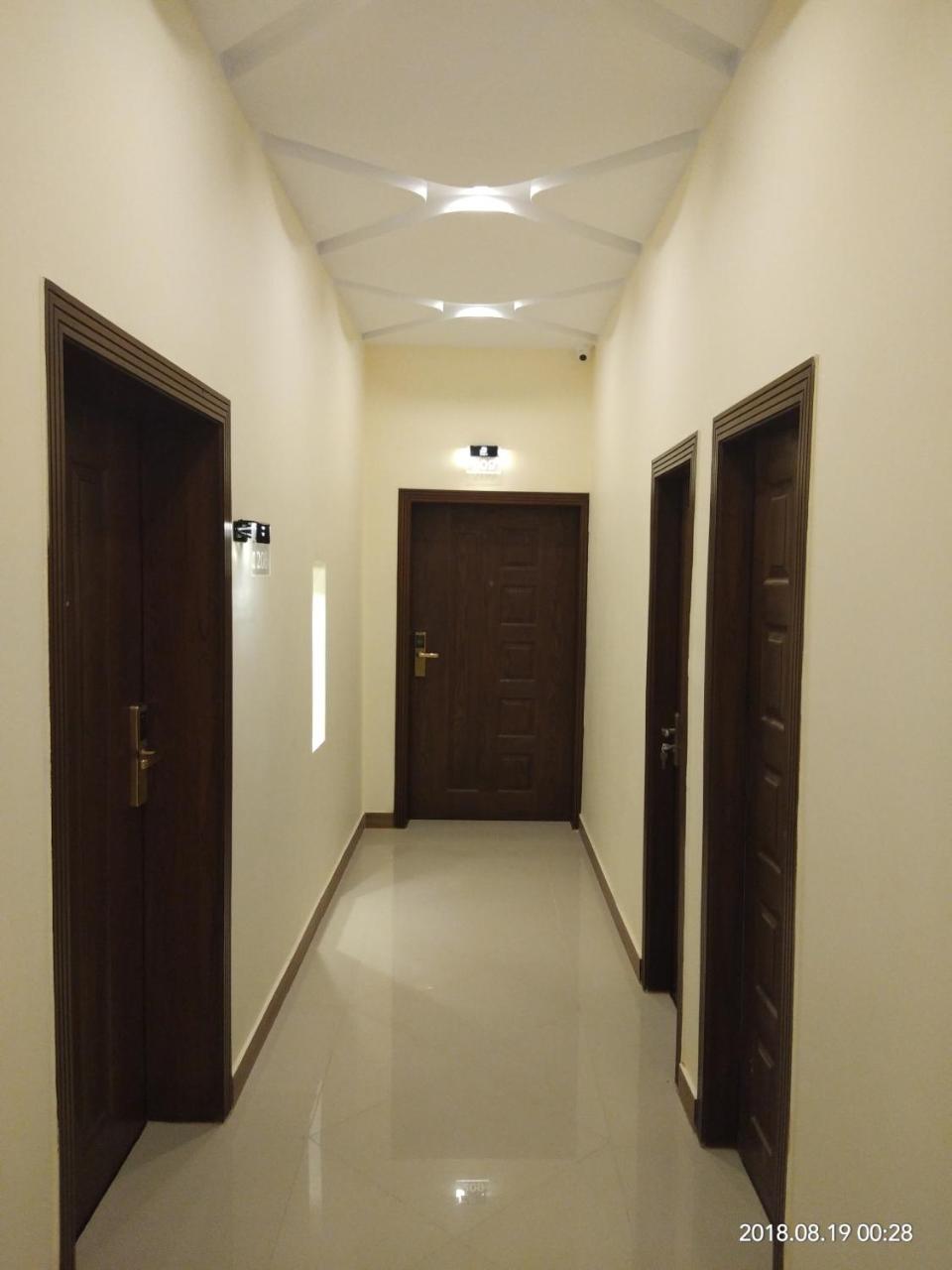 S Chalet Мултан Екстериор снимка