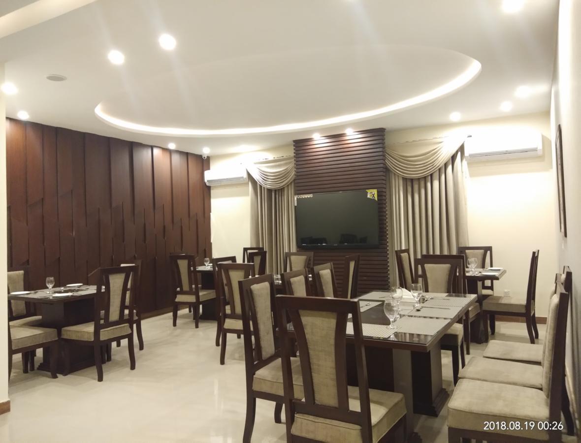 S Chalet Мултан Екстериор снимка