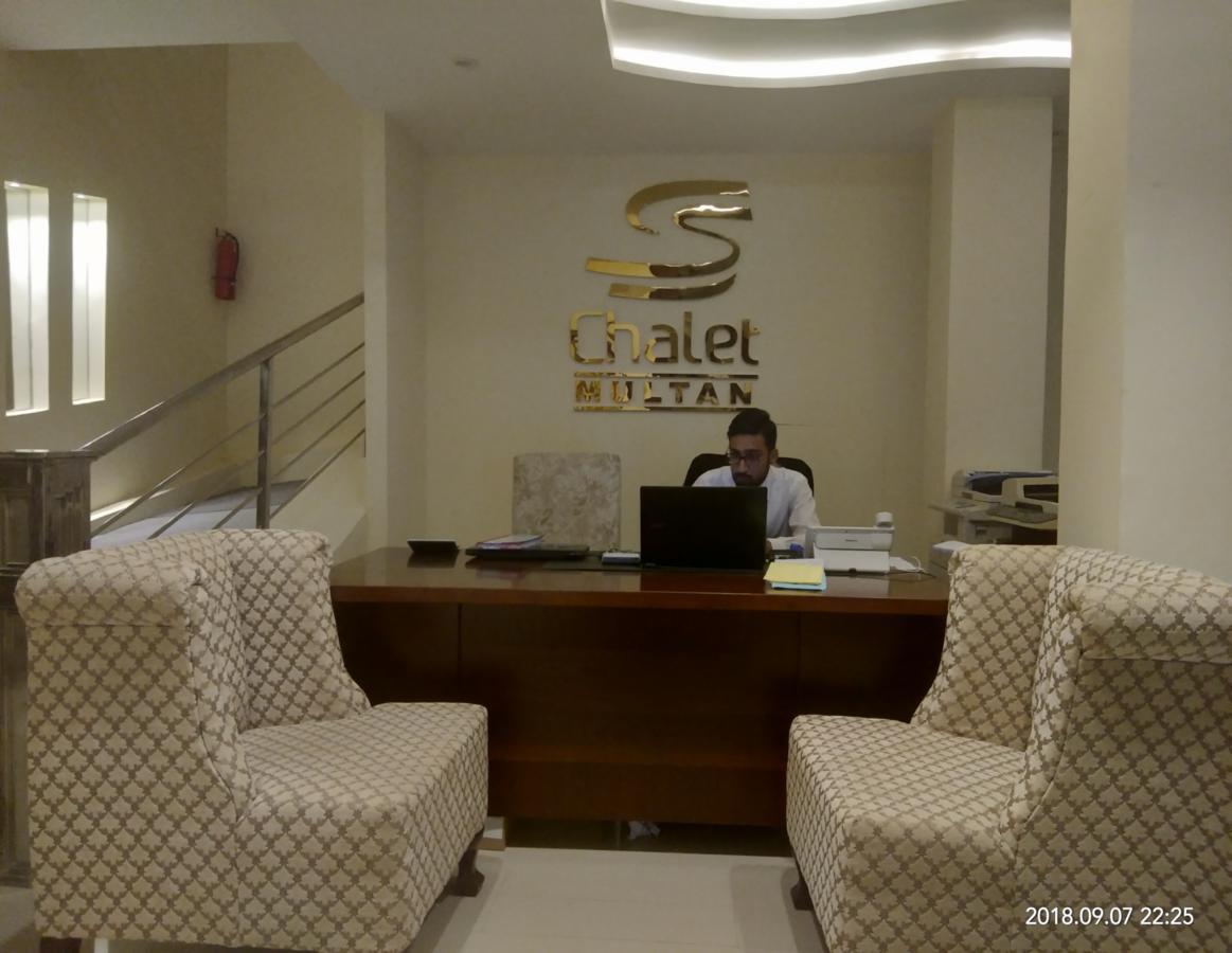 S Chalet Мултан Екстериор снимка