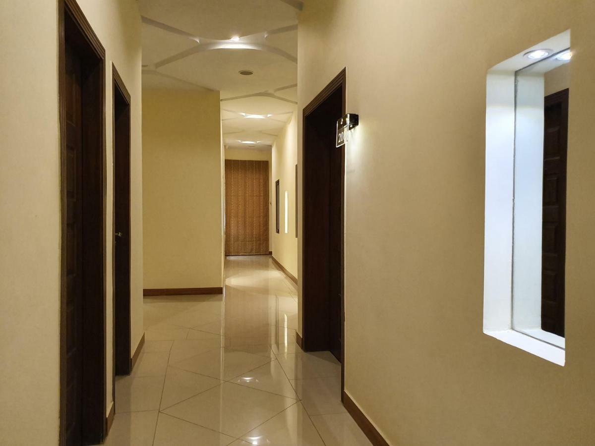S Chalet Мултан Екстериор снимка